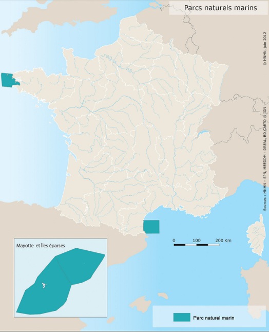 Carte de la France sur l'emplacement des parcs naturels marins. Sont représentés par des zones bleues, les trois parcs naturels marins français (un en Bretagne, un dans le Languedoc-Roussillon, un à Mayotte et îles éparses).